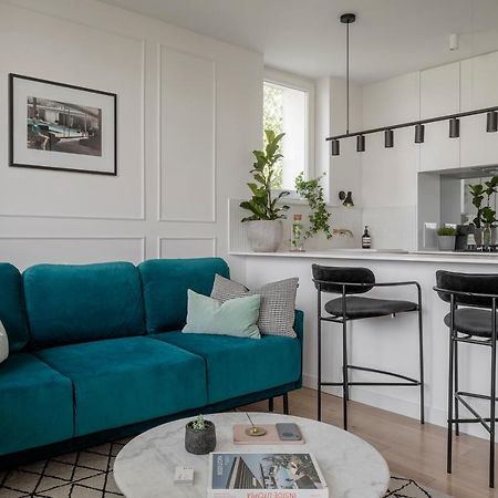 Stylowy Apartament Przy Metrze Варшава Екстериор снимка