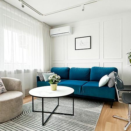 Stylowy Apartament Przy Metrze Варшава Екстериор снимка