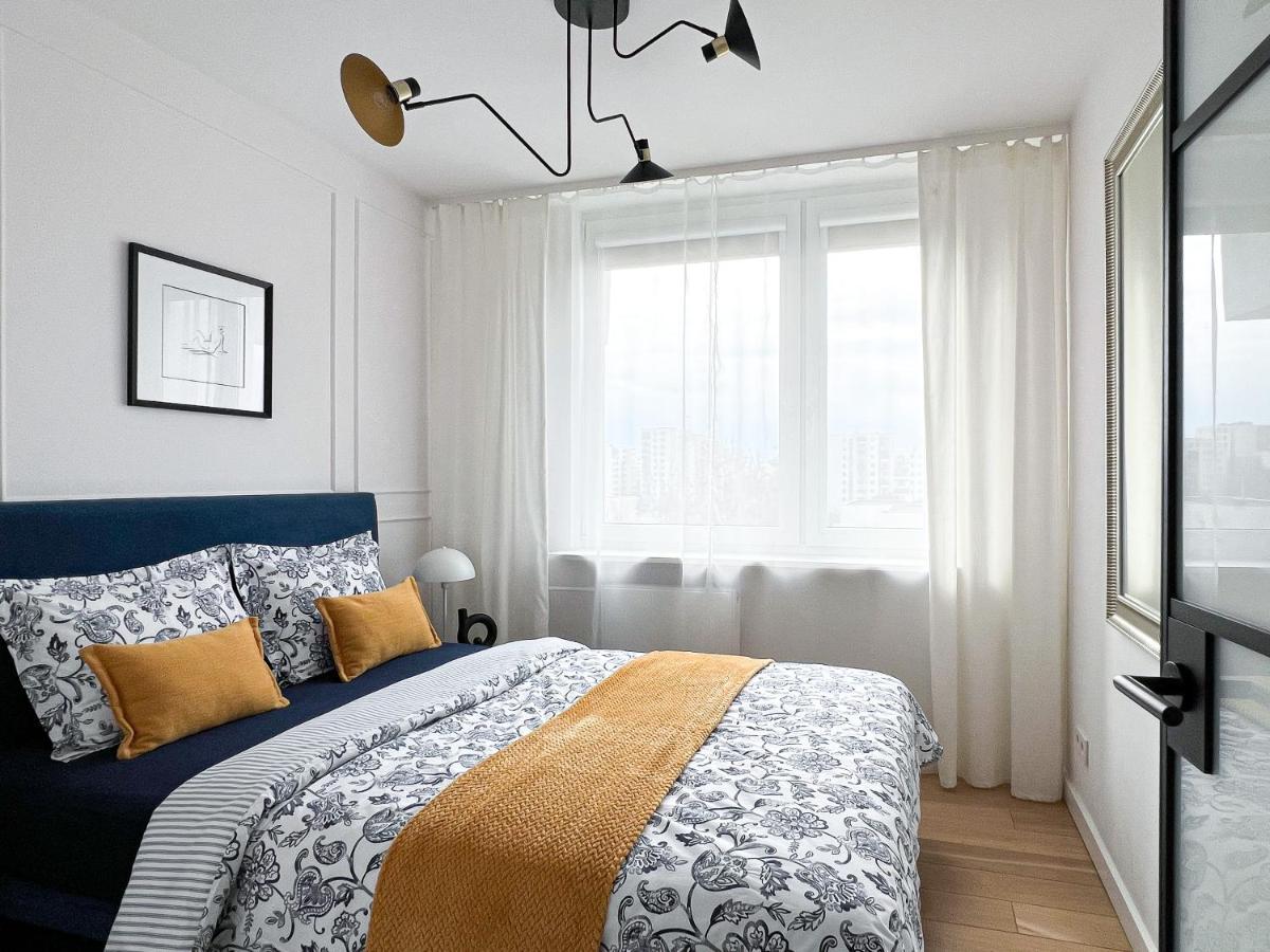 Stylowy Apartament Przy Metrze Варшава Екстериор снимка