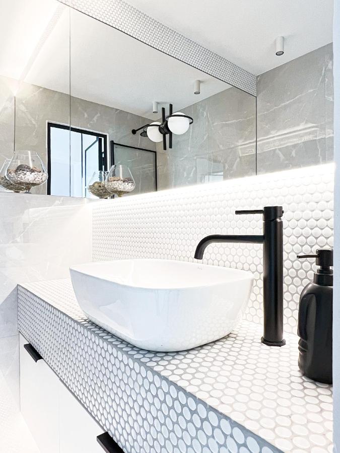Stylowy Apartament Przy Metrze Варшава Екстериор снимка